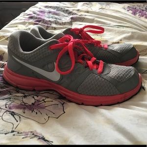 Women’s Nike tennis shoes